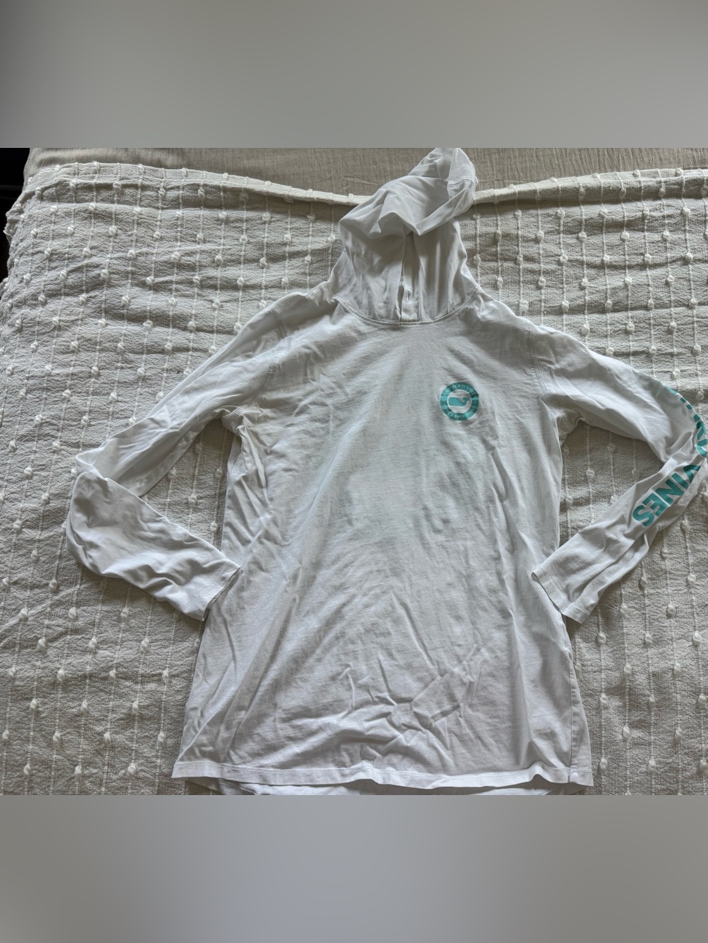 Vineyard vines white t shirt with hood aqua blue logo xs